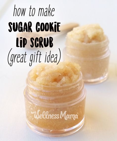 How to Make Sugar Cookie Lip Scrub (great gift idea)  This DIY sugar cookie lip scrub exfoliates, heals and nourishes (plus, it smells delicious!). Lip Peeling, Diy Sugar Cookies, Diy Lip Scrub, Lip Scrub Recipe, Lip Scrub Homemade, Sugar Scrub Homemade, Scrub Corpo, Lip Scrub Diy, Wellness Mama