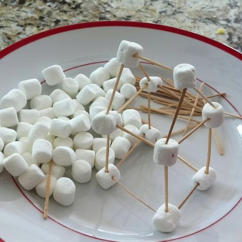 Marshmallow Houses with mini marshmallows and toothpicks. Hours of playdate fun! Fun Ideas For Babysitting, Backyard Camping Ideas For Kids, Marshmallow House, Activities For Nursing Home Residents, Marshmallow Toothpick, Marshmallows And Toothpicks, Babysitting Games, Smores Craft, Marshmallow Ideas