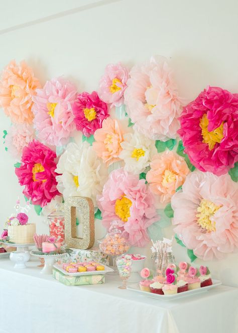 Paper Floral Backdrop, Kindergarten Party, Flower Birthday Party, Garden Birthday, Birthday Photography, Flower Party, Floral Backdrop, Paper Floral, Garden Parties