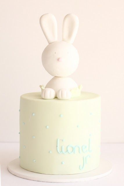 cute bunny baby shower cake! Bunny Baby Shower Cake, Decoration Patisserie, Rabbit Cake, Baby Rabbit, Bunny Baby Shower, Gateaux Cake, Bunny Cake, Festa Party, Baby 2