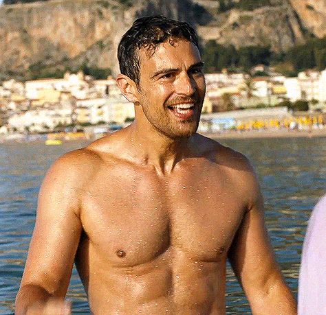 gracies-dzienny on Tumblr Theo James Shirtless, Divergent Theo James, Jim Sturgess, Theodore James, Justin Bieber Images, Film And Tv, Theo James, Hot Actors, Country Boys