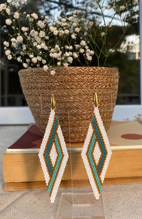 Miyuki Earrings, Diy Necklace Patterns, Miyuki Beads Pattern, Beautiful Beaded Earring, Beaded Earrings Tutorials, Beaded Earrings Diy, Beading Crafts, Brick Stitch Earrings, Handmade Jewelry Tutorials