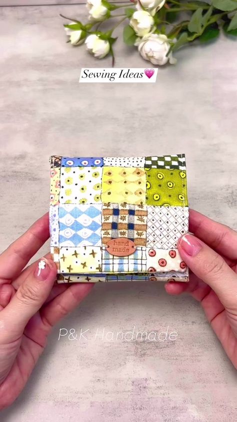 Sewing Ideas Easy, Diy Coin Purse, Market Stall Ideas, Homemade Bags, Old Greeting Cards, Stuff To Sew, Sewing Videos, Envelope Purse, Bags To Make