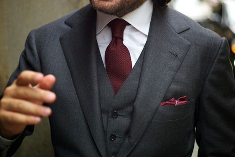 Charcoal suit and burgundy tie Dark Gray Suit, Charcoal Suit, Burgundy Tie, Maroon Wedding, Suits Men, Wedding Groomsmen, Groomsmen Suits, Red Tie, Groomsmen Attire