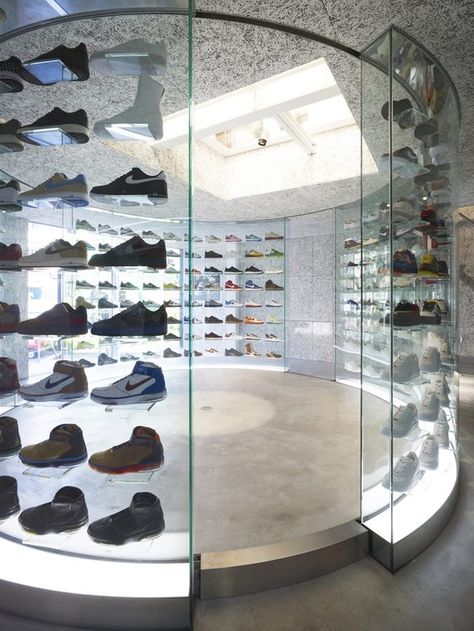 NIKE 1LOVE by TORAFU ARCHITECTS | Shop interiors Buty Jordan, Sneakerhead Room, Sneaker Closet, Shoe Store Design, Boty Nike, Dream Closet Design, Shoe Room, Shoe Wall, Luxury Closets Design