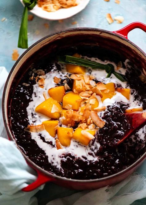 Thai Black Sticky Rice Pudding in pot with mango and coconut Thai Sticky Rice Dessert, Black Mango Sticky Rice, Mango Sticky Rice Pudding, Thai Mango Sweet Sticky Rice, Black Sticky Rice Dessert, Black Sticky Rice Recipe, Mango Rice Pudding, Sticky Rice Pudding, Black Sticky Rice