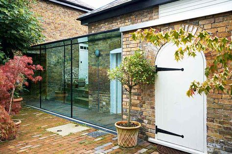 Using glass to create a link between two buildings is a great way to introduce light Glass Hallway, Link Extension, Glass Walkway, Cottage Extension, Glass Extension, Modern Extension, Extension Designs, Glass Room, House Extension Design