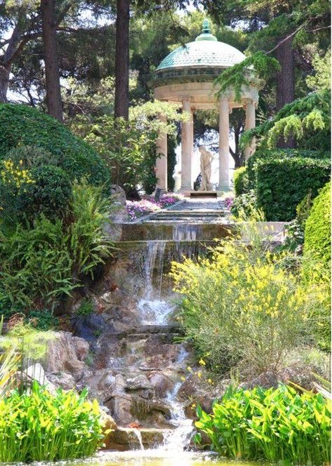 Roman Garden Ideas, Greek Gazebo, Greek Garden Wedding, Ancient Greek Garden, Roman Fountain, Greek Garden, Roman Garden, Water Splashing, Garden Waterfall