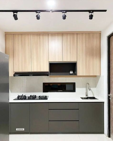 Here’s another kitchen where minimalism meets modern design in a harmonious blend of light and dark elements. Image credit: INSTAGRAM @BIRRUHOUSE Kitchen Set L, 2024 Kitchens, Single Wall Kitchen Layout, Kitchen Set Minimalist, Modern Minimal Kitchen, Small Kitchen Set, Dapur Mini, Single Wall Kitchen, Dark Elements