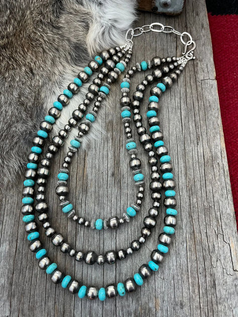 Navajo Pearl Jewelry, Silver Pumpkins, Navajo Pearls, Turquoise Jewelry Native American, Long Pearl Necklaces, American Indian Jewelry, Silver Bead Necklace, Southwestern Jewelry, Western Jewelry