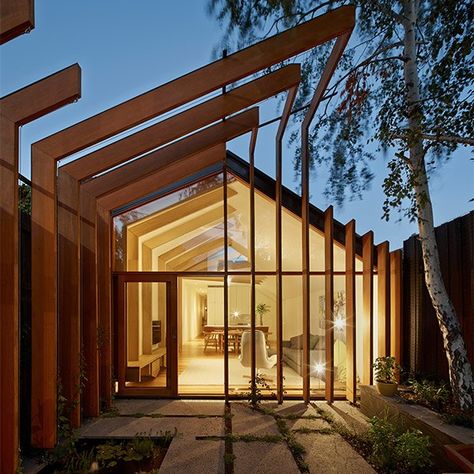 These striking contemporary homes highlight high-design from the land Down Under Architecture Courtyard, Fasad Design, Timber Architecture, Arsitektur Masjid, Cross Stitch House, Modern Extension, Melbourne House, Glass Walls, Architect House