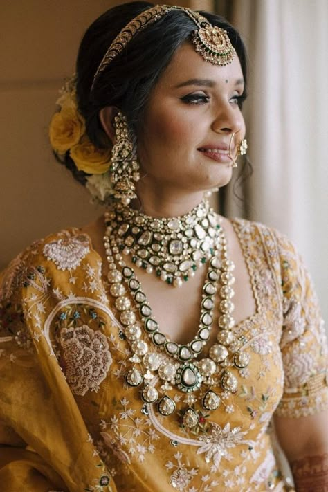 We have collected latest bridal necklace designs for brides for weddding functions. from gold necklace designs to pearl bridal necklace deisgns, we have many designs. #shaadisaga #indianwedding #bridalnecklaceset #bridalnecklacelightweight #bridalnecklacesetweddings #bridalnecklacesetindian #bridalnecklacesimple #bridalnecklacediamond #bridalnecklaceindiangold #bridalnecklacerosegold #bridalnecklacevintage #bridalnecklacedainty #bridalnecklacelayered #bridalnecklacemoderngold #bridalnecklaceboho Mummy Hairstyles, Aesthetic Jewelry Photography, Jadau Jwellery, Indian Brides Jewelry, Polki Necklace Set, Wedding Jewelry Sets Bridal Jewellery, Bridal Jewellery Inspiration, Traditional Aesthetic, Kundan Jewellery Bridal