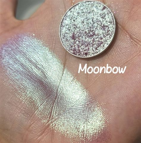 MOONBOW is our new pressed pan Multichrome shade. It is a gorgeous Beige brown undertone with turquoise gold mint color shifting in different lighting shade. Super sparkly. Part of Stargazer Collection. Pictures don't do the pigments justice. Pics are taken without any primer or setting spray usage but feel free to use to enhance the effects of the colors. Comes in 26mm pressed pan form and with protective packaging. *Not intended for use in the immediate eye area. Vegan and Cruelty free. In cas Taupe Eyeshadow Look, Opal Makeup, Star Flesh, Duo Chrome Eyeshadow, Nude Eye Makeup, Makeup Content, Taupe Eyeshadow, Gel Eyeshadow, Skin Tone Makeup