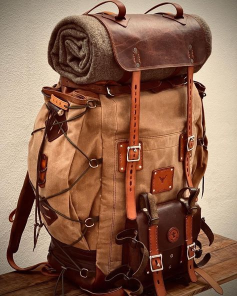 Bushcraft Backpack, Backpack For Travel, Adventure Bags, Waxed Canvas Backpack, Bushcraft Gear, Discount Design, Hunting Bags, Bushcraft Camping, Camping Items