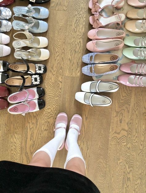 Dr Shoes, Sofia Coppola, Kirsten Dunst, Shoe Inspo, Elegantes Outfit, Jolie Photo, Foto Inspiration, Pretty Shoes, Dream Shoes