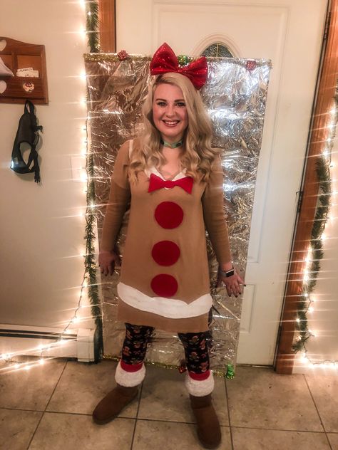 Gingerbread costume on a baking sheet Gingerbread Girl Costume, Gingerbread Costume, Diy Christmas Costumes, Christmas Character Costumes, Gingerbread Outfit, Christmas Costumes Diy, Ugly Christmas Sweater Diy Funny, Gingerbread Man Costumes, Christmas Decor Gingerbread