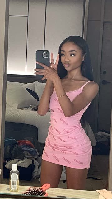 Skai Jackson Photoshoot, Skai Jackson Outfits, Sew In Weave Hairstyles, Jackson Instagram, Skai Jackson, Mannequin Dress, Cute Comfy Outfits, Mode Streetwear, Simple Outfits