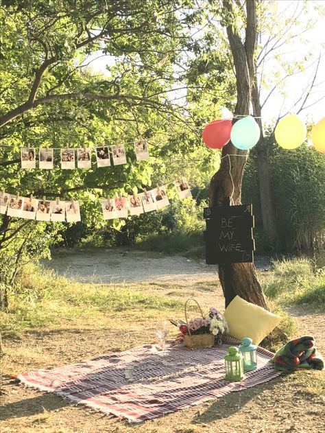 Rose Garden Proposal, Outside Proposal Ideas Simple, Proposal Theme Ideas, Proposal Under Tree, Affordable Proposal Ideas, Proposal Ideas Woods, Apple Orchard Proposal, Cottagecore Proposal, Wlw Proposal Ideas