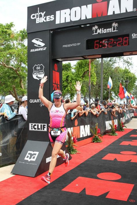 Ironman Finish Line, 70.3 Ironman, Ironman 70.3, Ironman Women, Iron Man Marathon, Ironman Aesthetic, Triathlon Aesthetic, Iron Man Triathlon, Women Triathlon