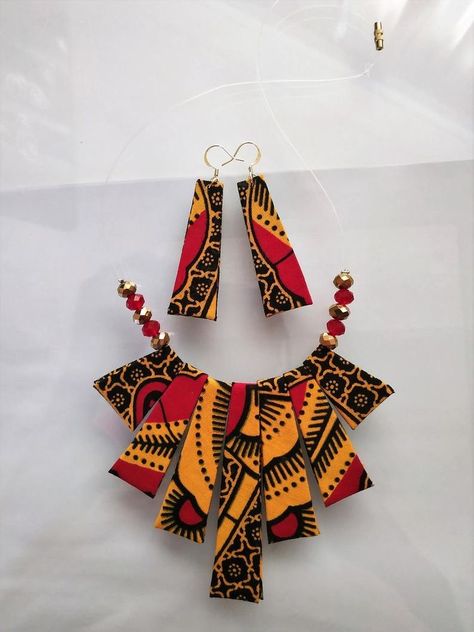 Ankara Necklace, Ankara Accessories, Diy Jewelry To Sell, Fabric Jewellery, African Accessories, Necklace African, Bridal Purse, Afrikaanse Mode, African Necklace