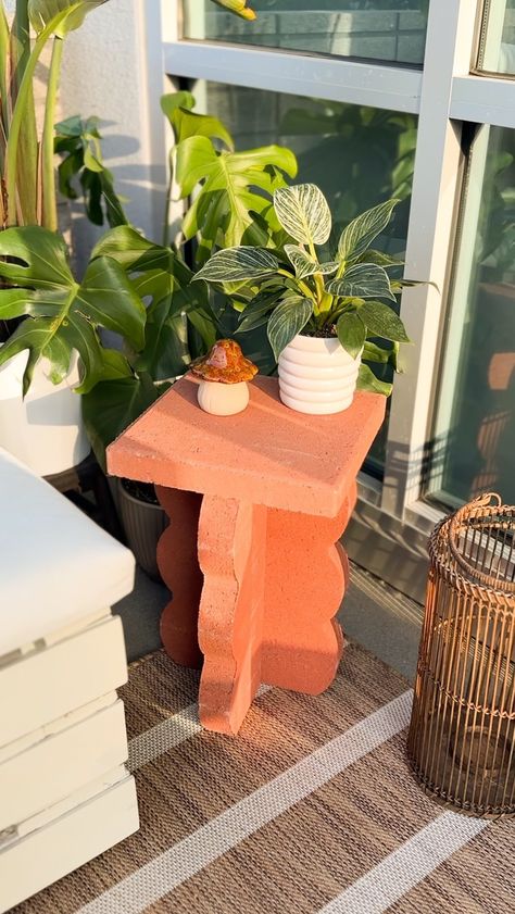 tina le mac 🌙 | DIY + home | If you got a weekend and $12, then you’ve got yourself the cutest outdoor side table ever!! I love anything scalloped so as soon as I saw… | Instagram Diy Side Table, Patio Side Table, Outdoor Decorating, Indoor Gardens, Outdoor Side Table, I Am Loving, Fireplace Design, Hacks Diy, Diy Patio