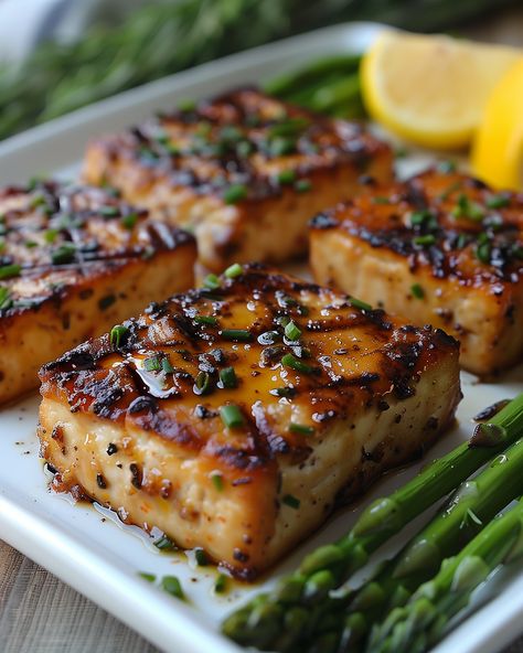 Grilled Vegan Tofu Steaks Hasselback Teriyaki Tofu Steaks, Tofu For Salad Recipes, Grill Vegan Recipes, Tofu Summer Recipes, Vegan Dishes Dinner, Vegetarian Barbecue Recipes, Tofu Steak Recipe, Lacto Vegetarian Recipes, Yellow Thai Curry Recipe