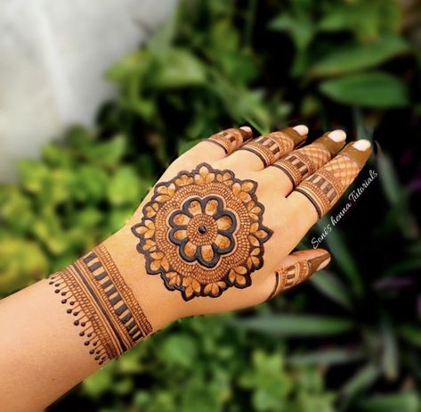 Back Hand Henna Designs, Mehendi Patterns, Tikki Mehndi, Back Hand Henna, Floral Mehndi, Hand Henna Designs, Mehndi Style, Mehandi Design, Designs Ideas