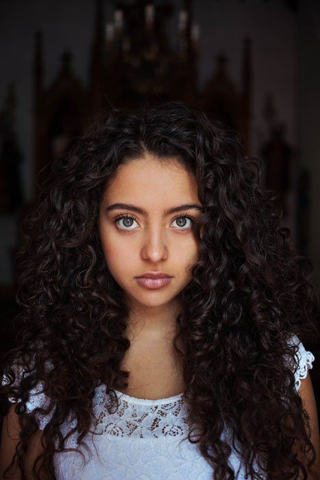 The Atlas of Beauty: Portraits of Beautiful Women in Countries Around the World | PetaPixel Atlas Of Beauty, Best Curly Hairstyles, Ethnic Hairstyles, Beauty Portrait, The Atlas, Through The Looking Glass, Beauty Photos, Curly Hairstyles, Pretty Hairstyles