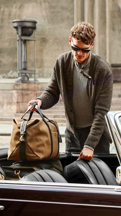 Smart Casual White, Casual White Sneakers, Mens Duffle Bag, Weekend Duffle Bag, Mens Weekend Bag, Canvas Weekender Bag, Weekend Bags, Chique Outfit, Weekender Bags