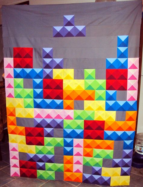 Another tetris quilt top Free Tetris Quilt Pattern, Tetris Quilt Pattern, Pixilated Quilts, Tetris Quilt, Pixel Quilt Pattern, Illusion Quilts, Quilt Diy, Half Square Triangle Quilts Pattern, 3d Quilts