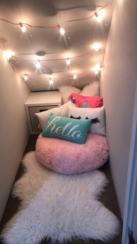 Secret Room Under Bed Ideas, Closet Playhouse Ideas, Secret Hangout Room, Secret Closet Hideout Ideas, Under Stairs Hideout, Small Nook Ideas Bedroom Closet, Closet Cozy Nook, Secret Hideout Ideas, Closet Hangout Space Ideas