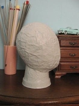 Paper Mache Head Diy, Paper Mache Balloon, Diy Mannequin, Paper Mache Head, Paper Clay Art, Fun Diy Craft Projects, Paper Mache Clay, Craft Fair Displays, Sweet Ideas