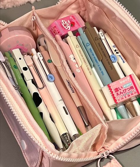 Stationary Obsession, Study Mood, Studying Stationary, Pink Academia, Pretty School Supplies, School Suplies, Stationery Obsession, Stationary Organization, Cute Stationary School Supplies