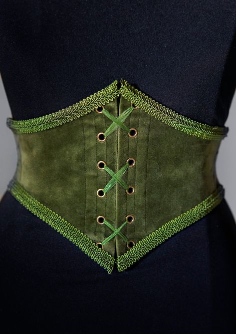 Do you like corsets but also like feeling comfortable in your clothes? This belt is made for you! This is an elastic waist cincher, made of quality khaki green velvet. Steel bones on the front of the belt provide support and give the illusion that it is a real corset. The sturdy elastic that makes up the back of this accessory allows for greater support than a classic belt and will adapt perfectly to your waist. Possibility of choosing this model with braid or only with a cotton border. Handmade Green Corset Belt, Green Steampunk Outfit, Green And Black Corset, Custom Corsets, Fantasy Clothes, Green Corset, Velvet Corset, Pirate Outfit, Classic Belt