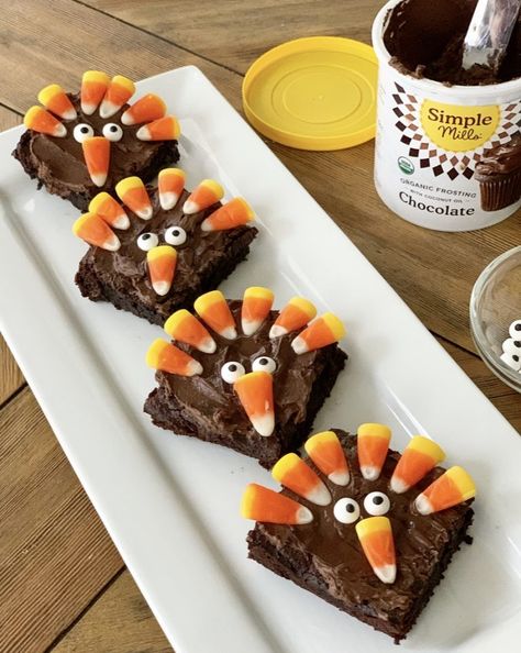 Thanksgiving Turkey Brownies - Crisp Collective Desserts With Brownies, Brownies Thanksgiving, Turkey Brownies, Thanksgiving Brownies, Turkey Desserts, Thanksgiving Baking, Thanksgiving Servings, Simple Mills, Thanksgiving Snacks