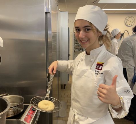 Chef Uniform Aesthetic, Line Cook Aesthetic, Chef Aesthetic Girl, Culinary Student Aesthetic, Female Chef Aesthetic, Private Chef Aesthetic, Pastry Chef Aesthetic, Culinary School Aesthetic, Art Major Aesthetic