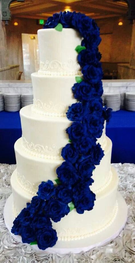 Royal Blue Wedding Cake Ideas, Blue Quinceanera Cake, Royal Blue Quince Cake, Royal Blue Wedding Cakes, Royal Blue Cake, Royal Blue Wedding Theme, Fancy Wedding Cakes, Wedding Games For Guests, Wedding Cake Images