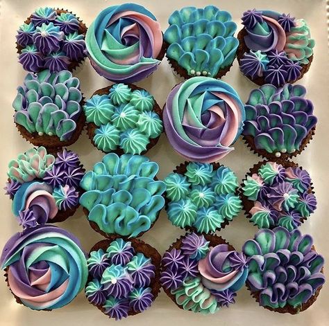 Professional Accountant, Frost Cupcakes, Cupcakes Design, Decorating Business, Cactus Cake, Mermaid Cupcakes, Cake Decorator, Creative Cupcakes, Cupcake Designs