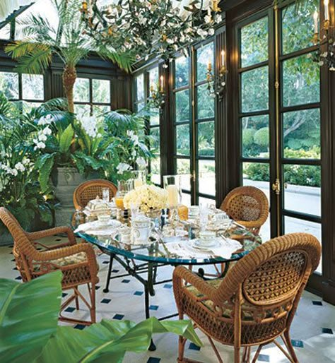 Sunroom Windows, Informal Dining, Deco Boheme Chic, Sunroom Designs, Sunrooms, Wicker Chairs, Hus Inspiration, The Dining Room, Glass House