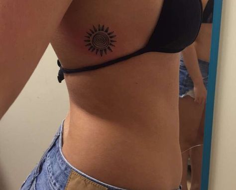 Small sun tattoo on side Henne Tattoo, 16 Tattoo, Hippie Tattoo, Funky Tattoos, Stick N Poke, 4 Tattoo, Tattoos For Black Skin, Pretty Tattoos For Women, Discreet Tattoos