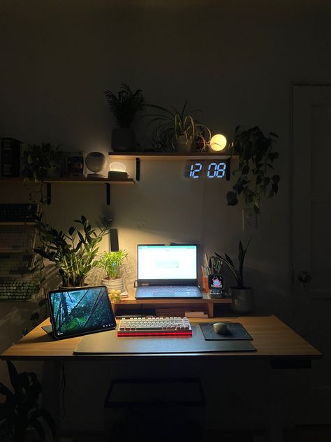 Desktop Table Ideas Small Spaces, Desk Led Lighting Ideas, Desk Ambient Lighting, Laptop Only Desk Setup, Dark Brown Desk Setup, Desk Astethic Dark, Wood Desk Setup Aesthetic, Desk Ideas Men, Brown Desk Setup