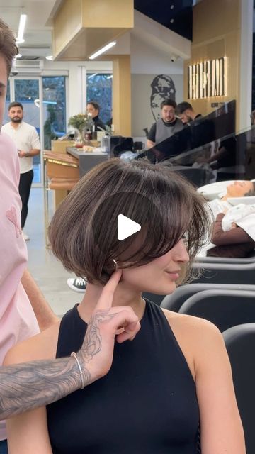 Eren Avşar on Instagram: "Nasıl oldu ?" Volume Rebond Short Hair, Short Hair For Grey Hair Over 50, How To Clip Short Hair, Short Hair Styles Brown, Short Hair Curl, Bob Haircut Brunette, Dark Brown Bob, Curl Short Hair, Elegant Short Hair