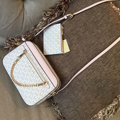 Michael Kors Jet Set Crossbody And Coin Pouch Set Pink Powder Blush/Gold Toned Hardware % Authentic Michael Kors Logo On Front Zip Top Closure Custom Mk Fabric Lining 2 Slip-In Pockets 10" (L) X 6"(H) X 2.5"(D) Strap: 20"-23" Thank You For Shopping My Closet Pink Powder, Handbag Essentials, Michael Kors Logo, Mk Purse, Blush Gold, Brown Crossbody Bag, Women's Bags By Style, Black Crossbody Purse, Michael Kors Crossbody Bag