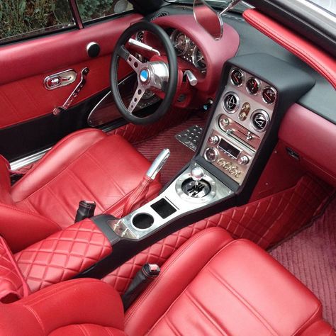 Sports Car Interior, Miata 1990, Car Interior Upholstery, Mazda Roadster, Custom Dashboard, Mazda Miata Mx5, Red Sports Car, مرسيدس بنز, Custom Car Interior