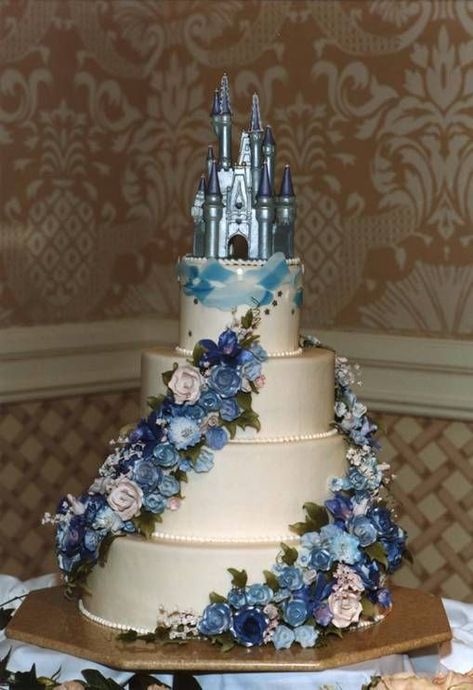 Sweet 16 Cinderella Theme, Castle Wedding Cake, Fairy Tale Wedding Cake, Cinderella Quinceanera Themes, Cinderella Wedding Theme, Cinderella Sweet 16, Cinderella Quinceanera, Quince Cakes, Sweet 15 Party Ideas Quinceanera