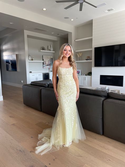 Blue Fishtail Prom Dress, Pale Yellow Prom Dress, Pastel Yellow Prom Dress, Light Yellow Prom Dress, Bali Outfits, Prom Dress Yellow, Hoco Court, Yellow Prom Dress, Yellow Prom