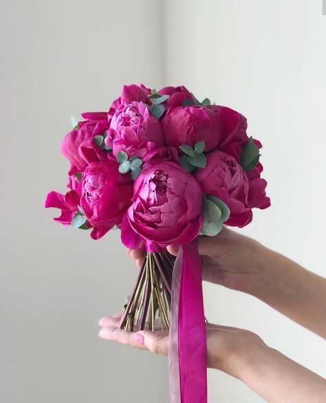 Pink Peony Bouquet Wedding, Hot Pink Wedding Bouquet, Pink Peonies Bouquet, Bridal Bouquet Peonies, Hot Pink Weddings, Bridal Bouquet Pink, Wedding Bouquets Pink, Rock Wedding, Peony Wedding