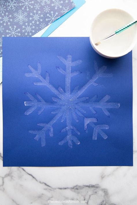 Salt Experiment, Painting With Salt, Make Your Own Paint, Science Painting, Process Art Preschool, Painting Snowflakes, Salt Art, Snow Crafts, Winter Art Lesson