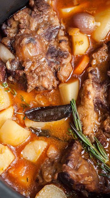 Pressure Cooker Oxtail, Oxtail Stew Recipe, Oxtail Soup, Oxtail Stew, Oxtail Recipes, Jamaican Recipes, Goulash, Instapot Recipes, Instant Pot Pressure Cooker