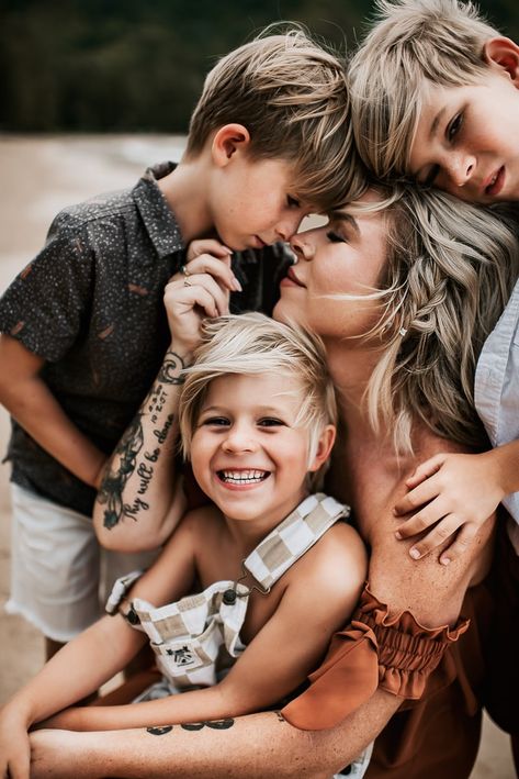 Photo Gallery | Breckenridge Family Photographer & Maternity Photographer Mom Photo Shoots, Outdoor Family Photoshoot, Son Photo Ideas, Mommy And Me Photo Shoot, Boy Photo Shoot, Family Photo Poses, Fall Family Portraits, Family Photoshoot Poses, Fam Photos